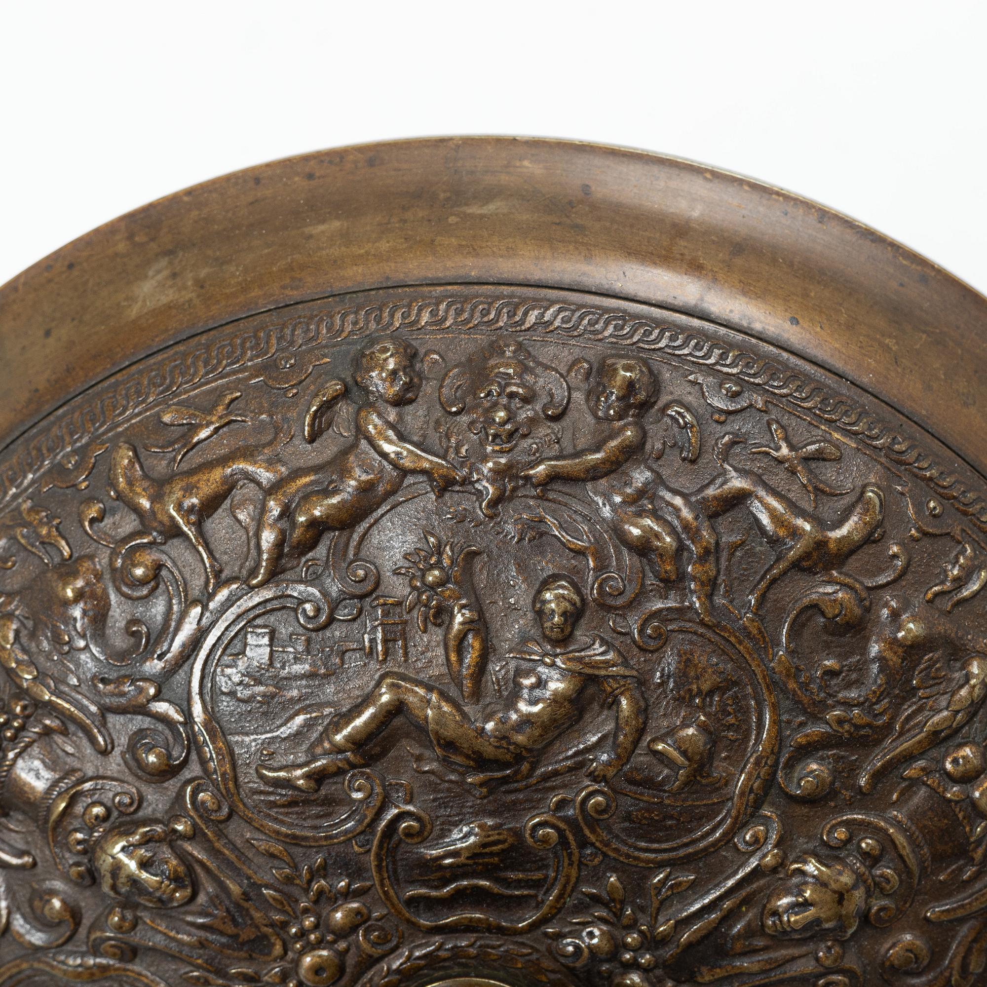 Tazza, bronze, circa 1900.