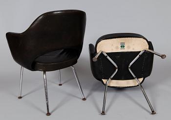 KARMSTOLAR, 1 par, "Executive Side Chair", Eero Saarinen, för Knoll International.