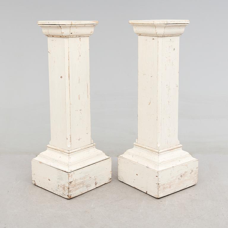 KOLONNER, 1 par, omkring år 1900.