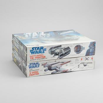 STAR WARS,two  authentic scale model kit, Darth Vader Tie Fighter och Luke Skywalker X-ving Fighther, 1977.