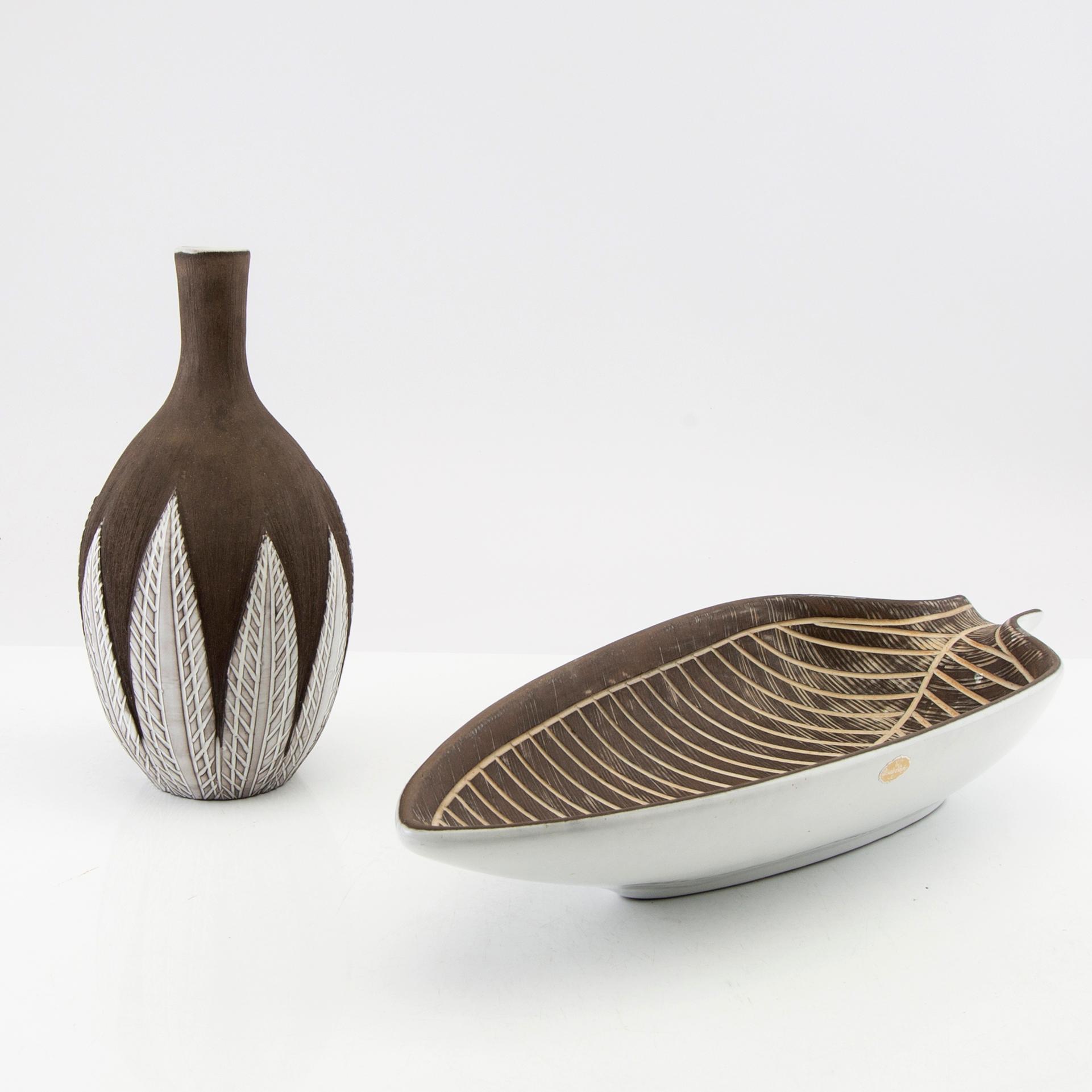 Anna-Lisa Thomson/Mari Simmulsson bowl and vase Uppsala Ekeby latter part of the 20th century.