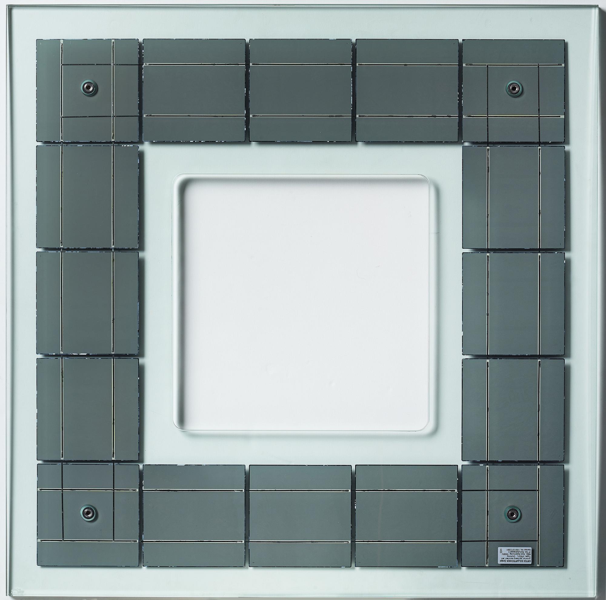 AIDS 3D, utförd 2010. LOF Polycrystalline Solar cell Glass.