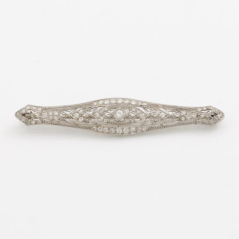 Brooch, Art Deco, platinum with brilliant-cut diamonds, old cut, first half of the 20th century.
