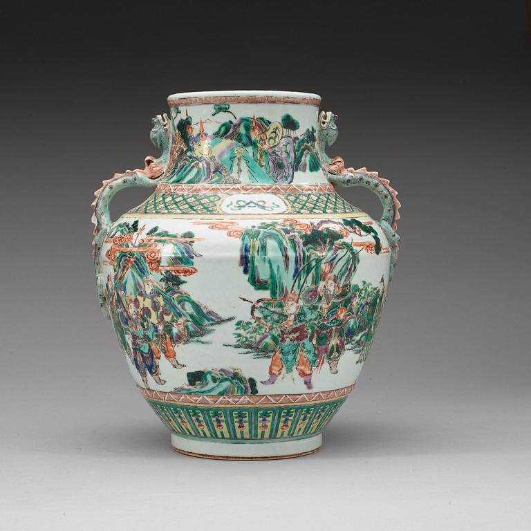 VAS, porslin. Qingdynastin, 1800-tal.