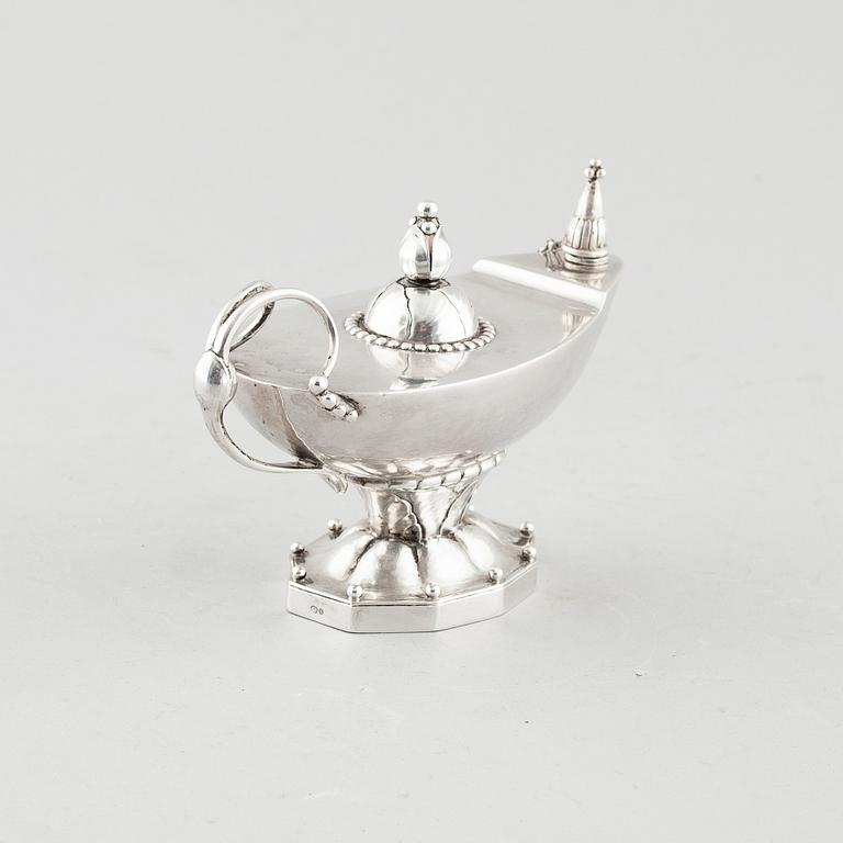 A sterling silver table lighter / oil lamp by Georg Jensen, design nr 12, Copenhagen 1925-32.