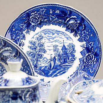 A "Blått landskap" Arabia eartheware dinner service.