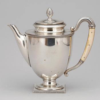 TEKANNA, låghaltigt silver 800, Italien, 1900-tal, vikt ca 792g.