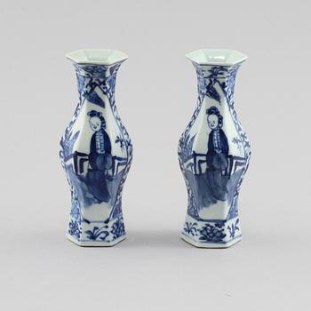VASER, ett par, porslin, Kina,  Kangxi (1662-1722).