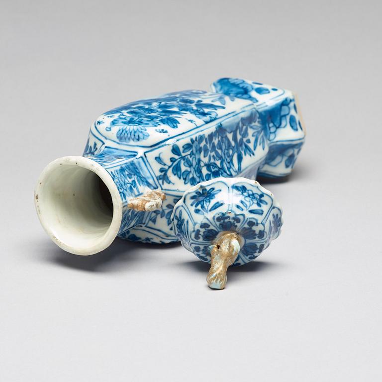 VAS med LOCK, porslin. Qingdynastin, Kangxi (1662-1722).