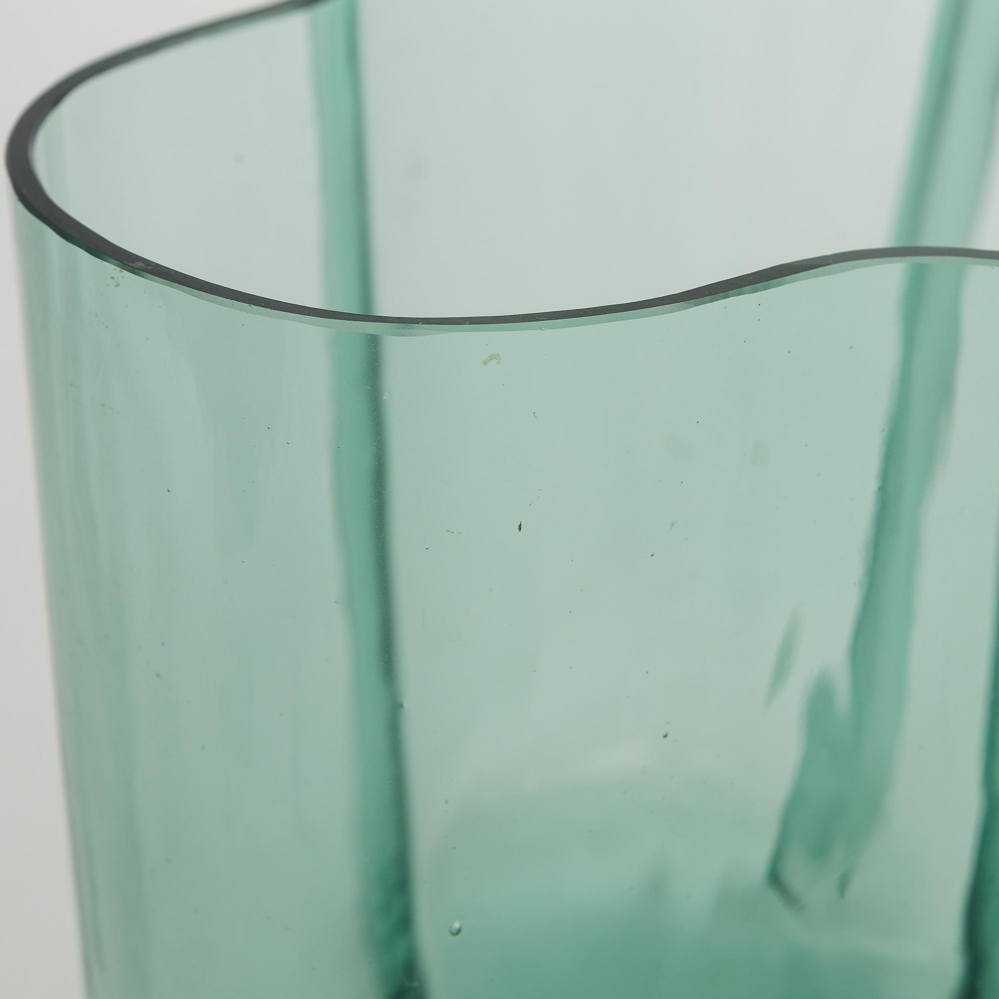 Alvar Aalto, A '9750' vase Karhula Glassworks in production 1937-1949.