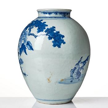 A blue and white jar, Qing dynasty, 19th Century.