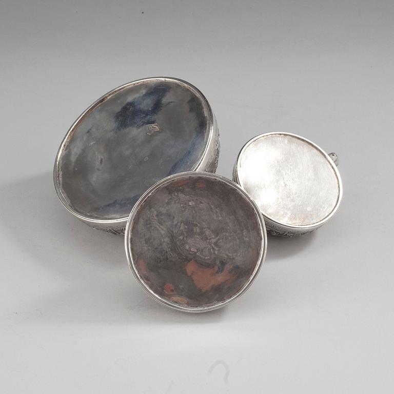 TESERVIS, 3 delar, silver, Grish Chunder Dutt, Bhovanipore, Calcutta, Indien. Vikt 888 g.