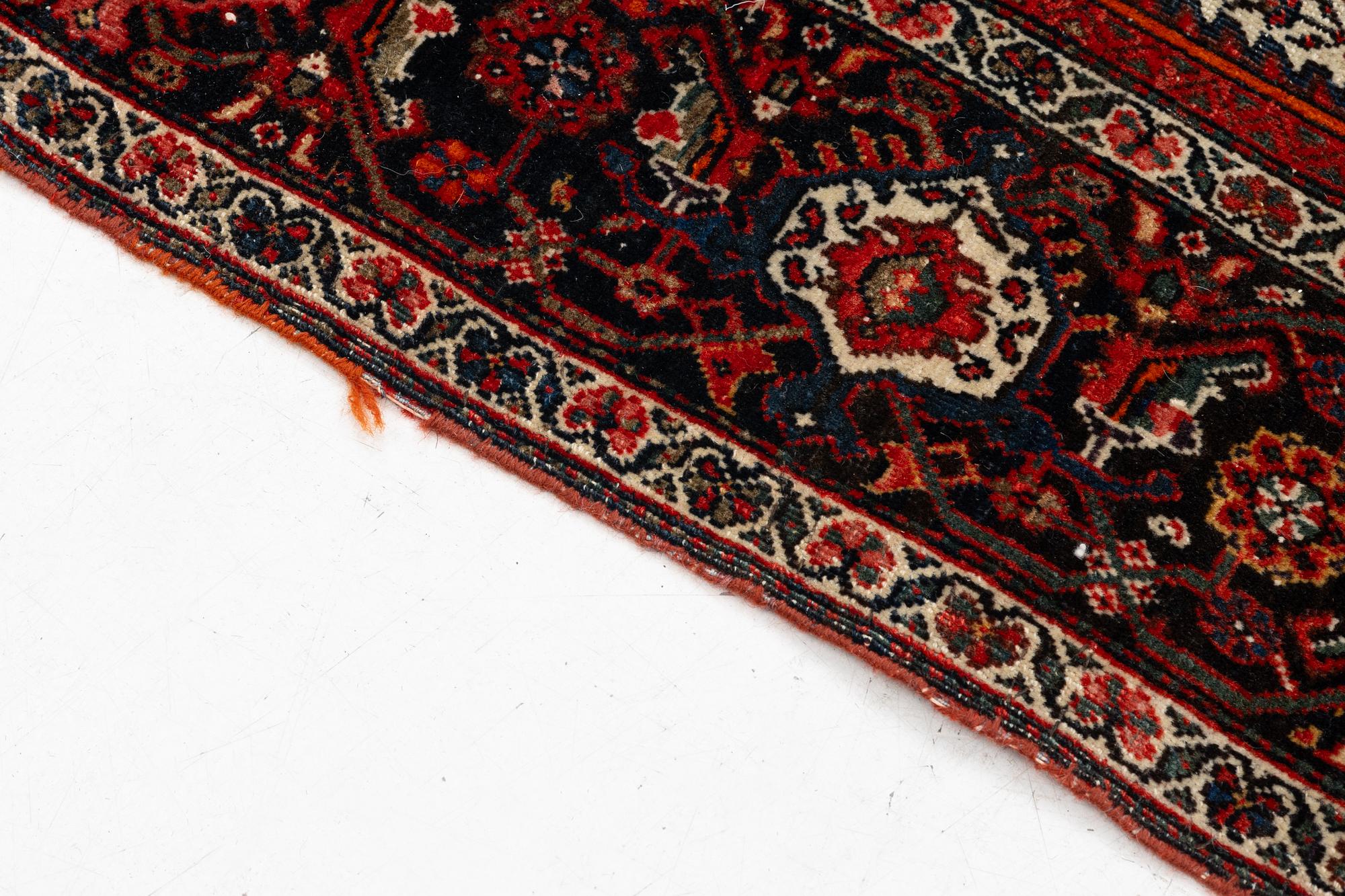 Matta, Sannolikt Feraghan, västra Iran, Omkring år 1900, ca 191 x 129 cm.