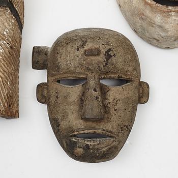 Masker, 4 st, enligt uppgift Dan, Liberia, Ibibio, Nigeria, Varega, Kongo, Songe, Kongo, 1900-talets andra hälft.