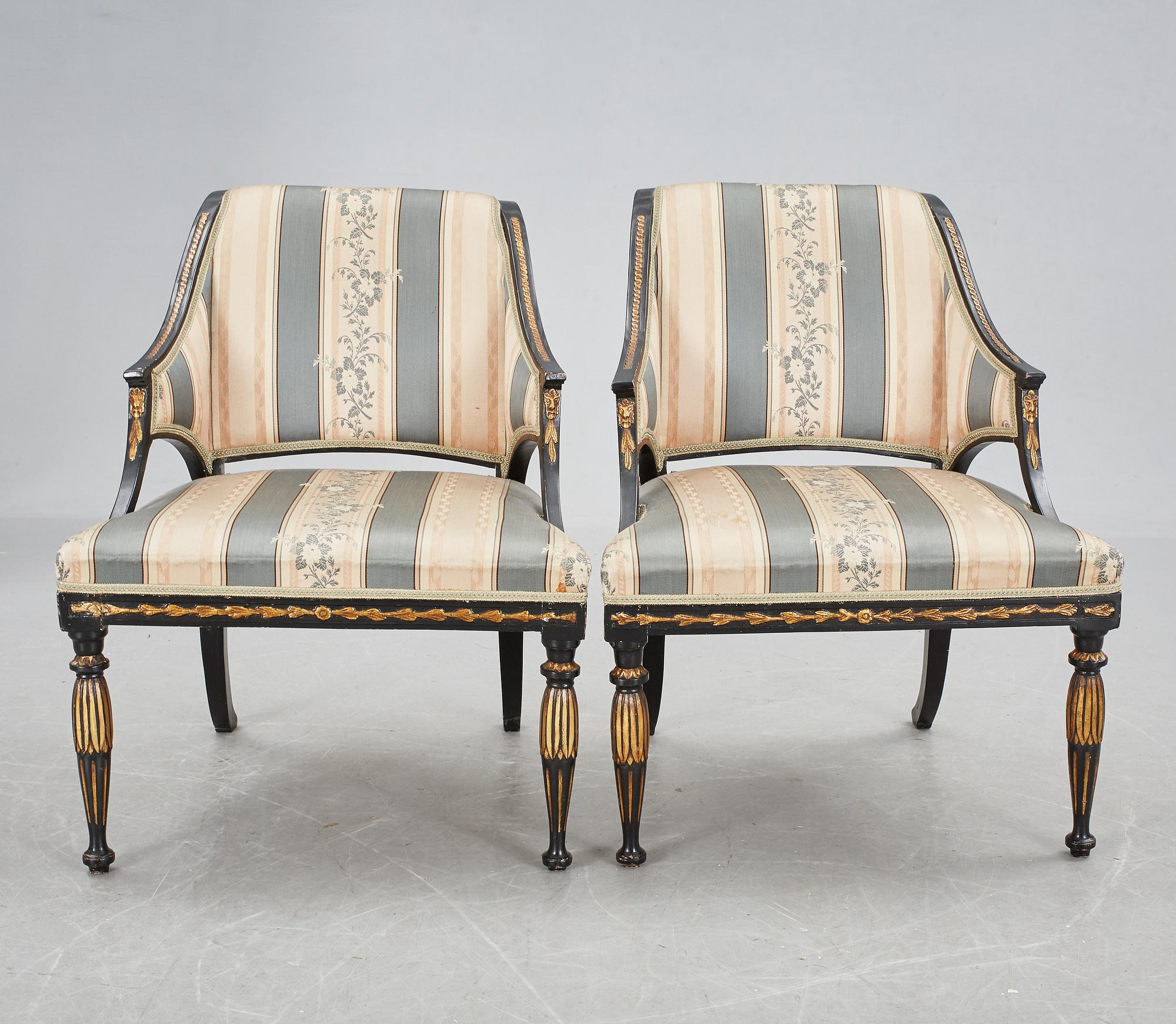 KARMSTOLAR, ett par, sengustaviansk stil, 1800-talets slut.