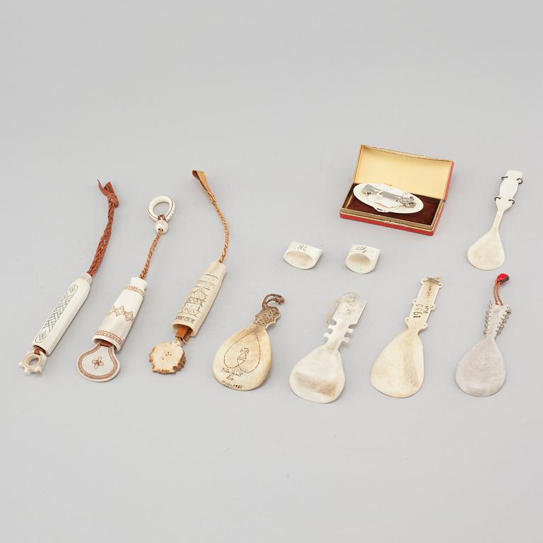 Eleven 20th century crafted items in horn.