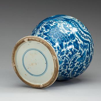 A blue and white vase, Qing dynasty, Kangxi (1662-1722).