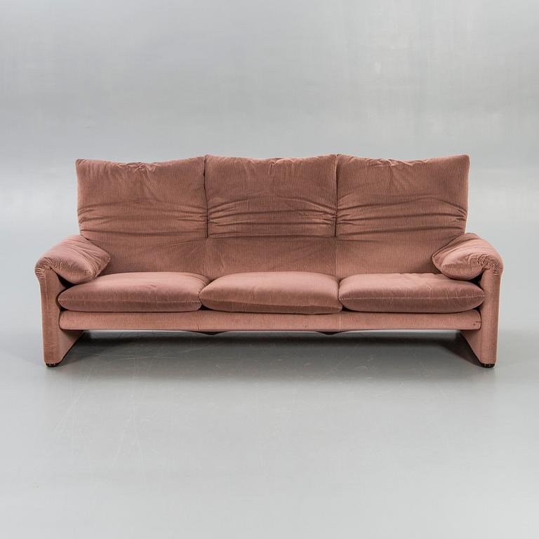 Vico Magistretti, sofa "Maralunga" for Cassina later part of the 20th century.