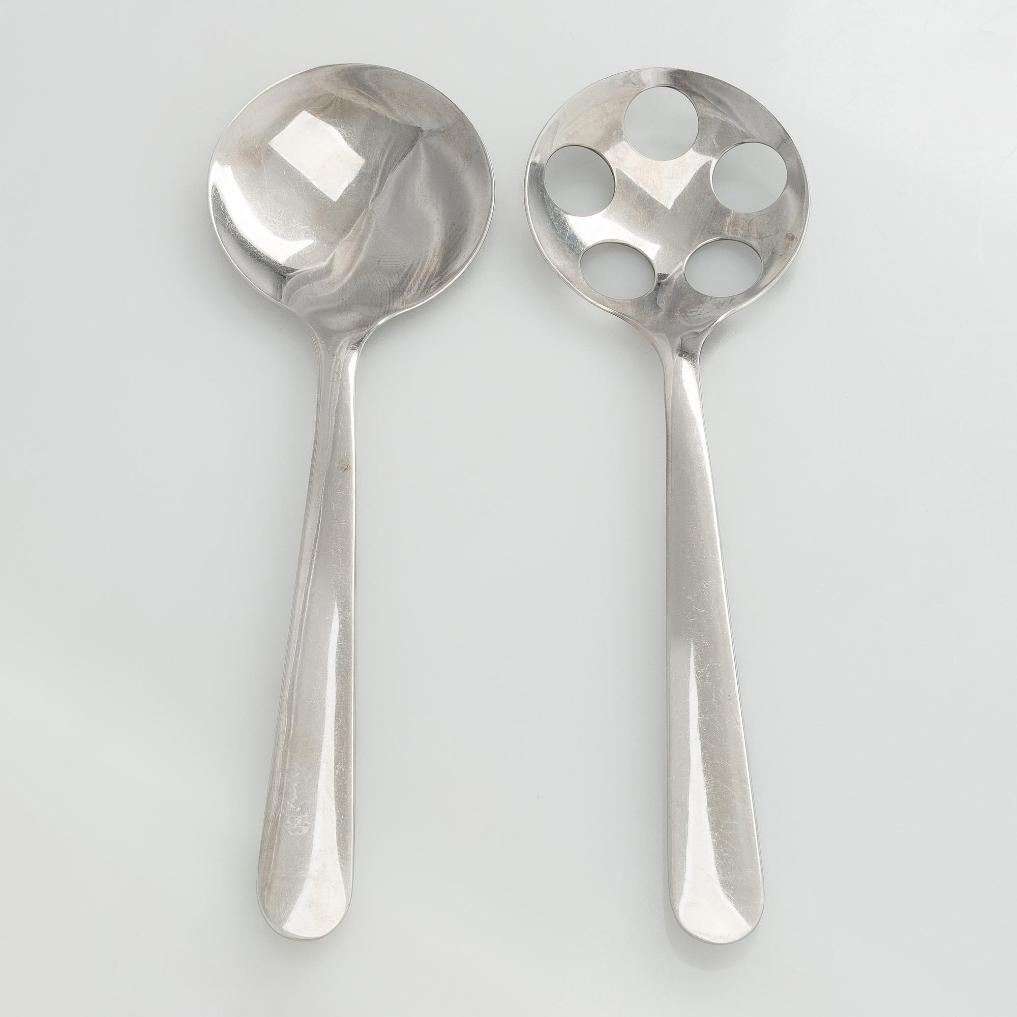 Stefan Lindfors, a stainless steel salad bowl with servers, Hackman, late 20th century.