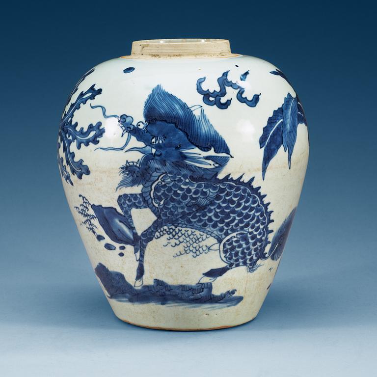 A blue and white Transitional jar, 17th Century.