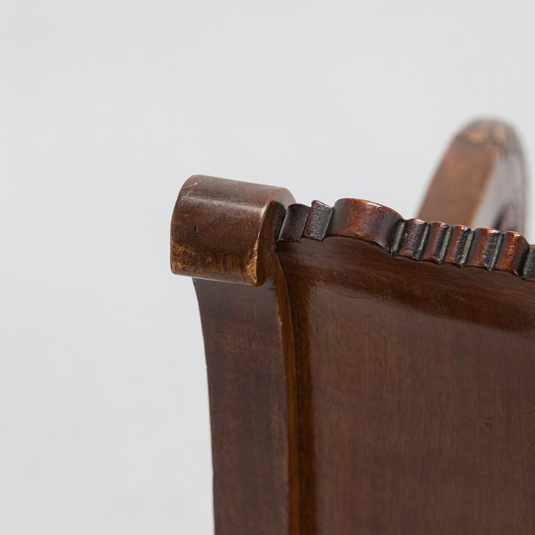 Karmstolar, ett par, biedermeierstil, 1920-30-tal.