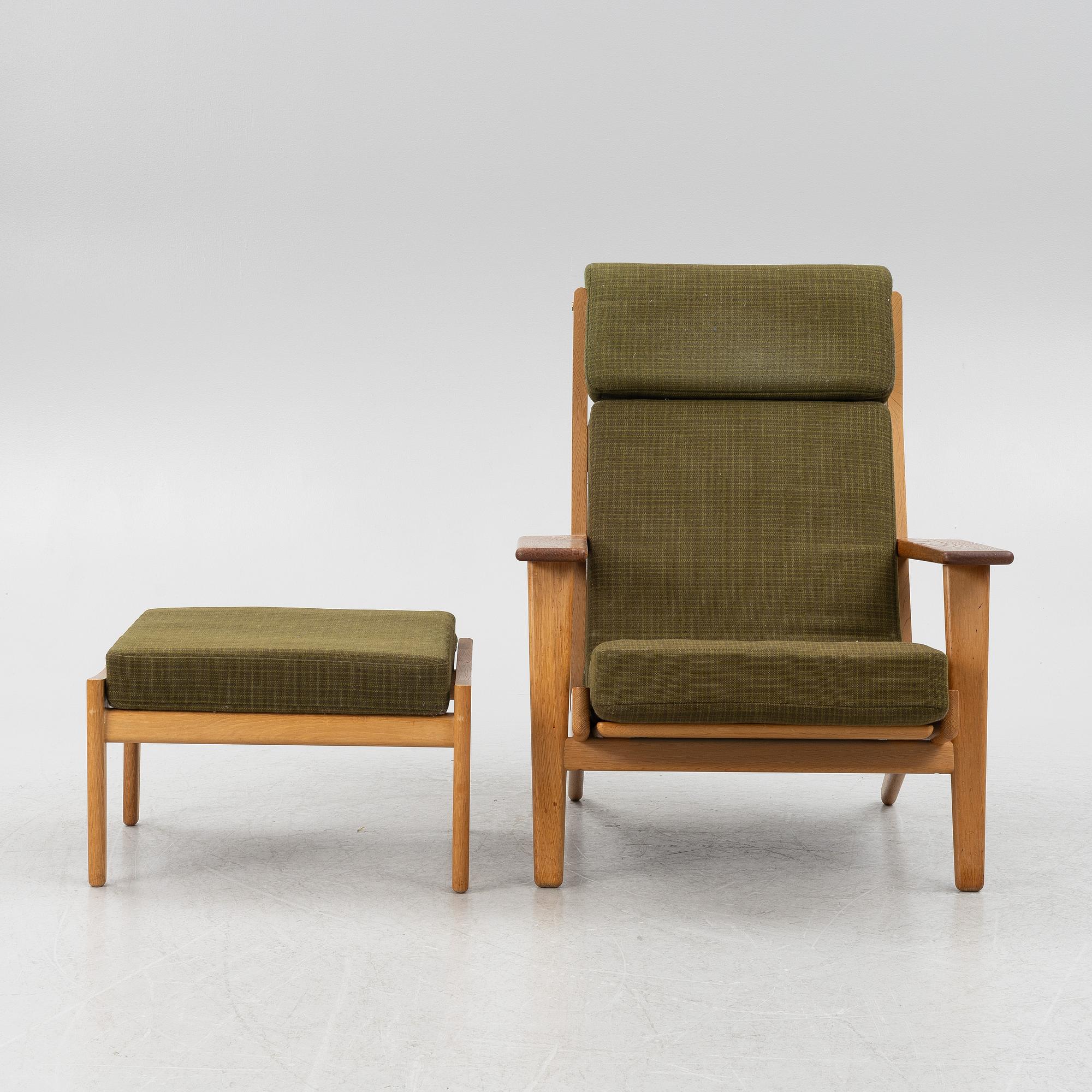 Hans J. Wegner, fåtölj med fotpall, "GE-290" Getama Gedsted, Danmark.