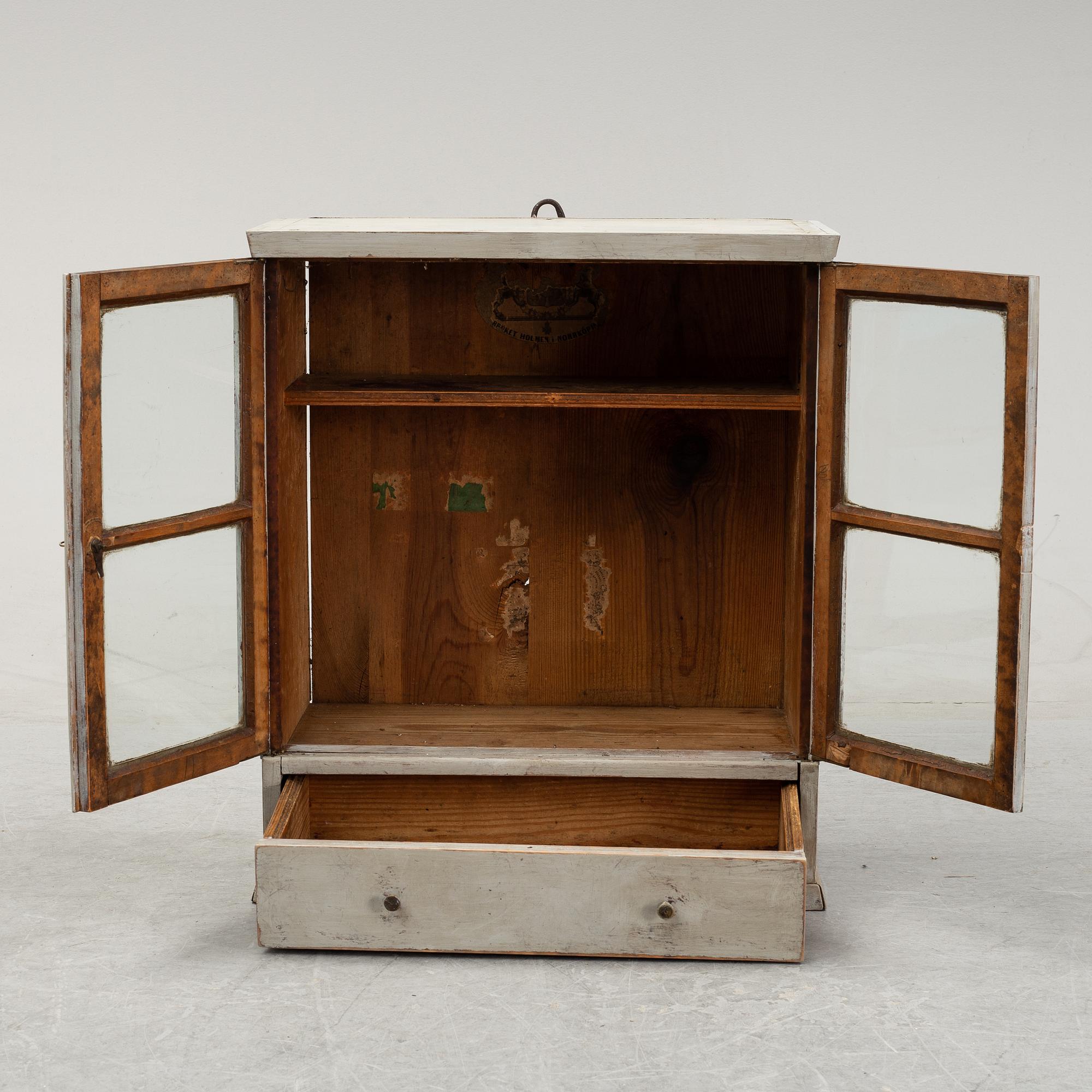 Vitrinskåp, vägghängt, 1800-talets slut.