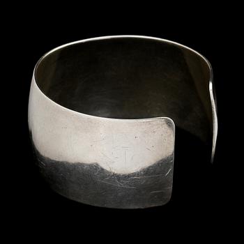 ARMBAND samt RING, silver, NE From, Danmark  resp Sven-Erik Högberg, Göteborg, 1996. Tot vikt 61 g.