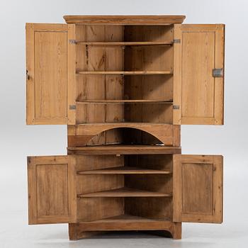 A pinewood cabinet, 18th/19th Century.