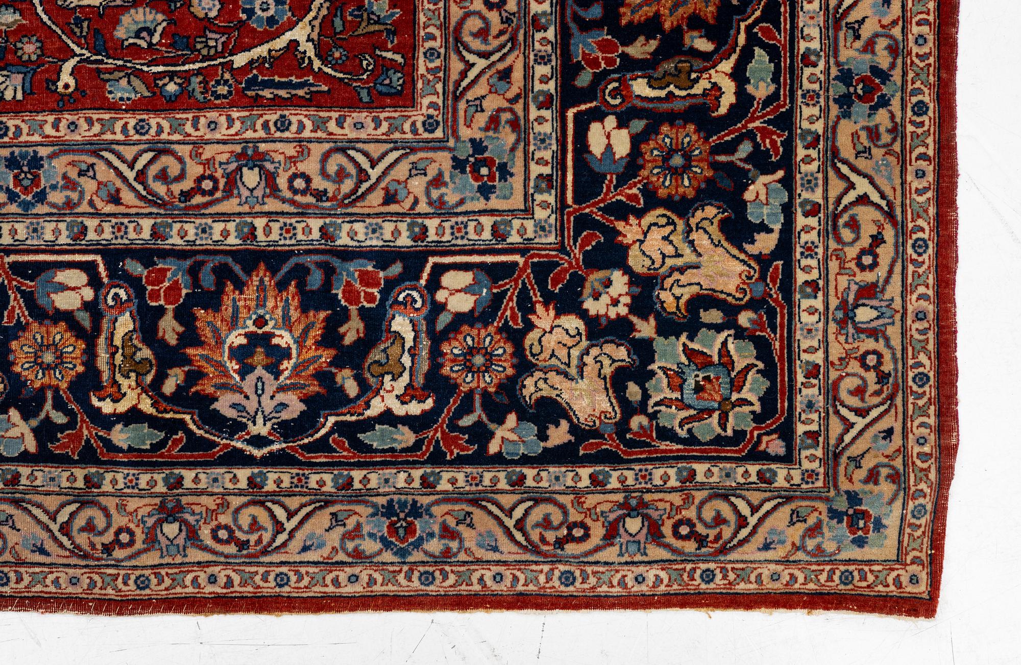 An antique central Persian carpet, c. 307 x 233 cm,