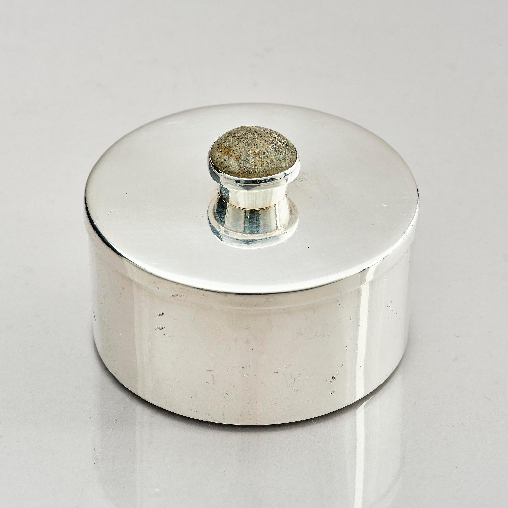 Lennart Larsson Guld AB, a Swedish silver butter box with lid and tray, Jönköping 1974.