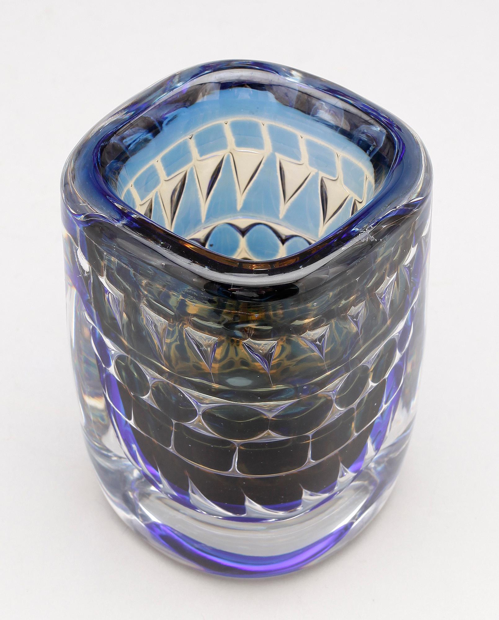 VAS, glas, ariel, Ingeborg Lundin. Sign o nr 836A.