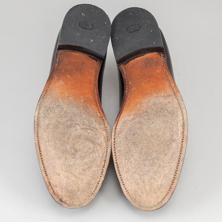 CROCKET & JONES, a pair of black calf leather shoes, size 45 (10,5).