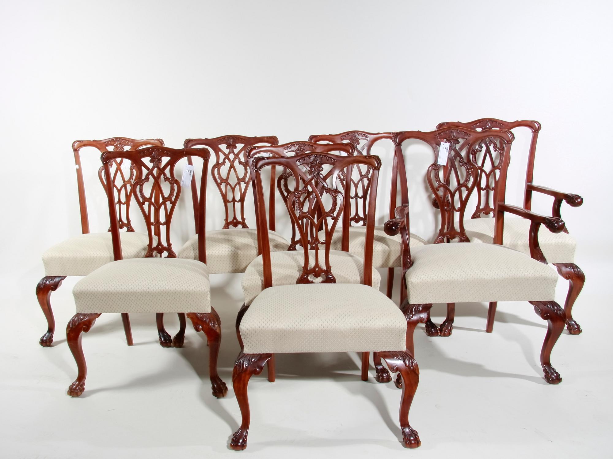 MATSALGRUPP, 9 delar. Chippendalestil.