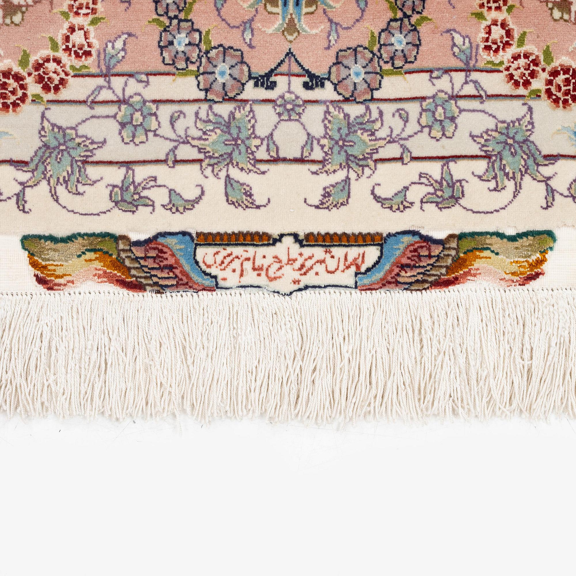 Matta, Old Täbris, Nordvästra Persien, part silk, signerad, ca 215 x 151 cm.