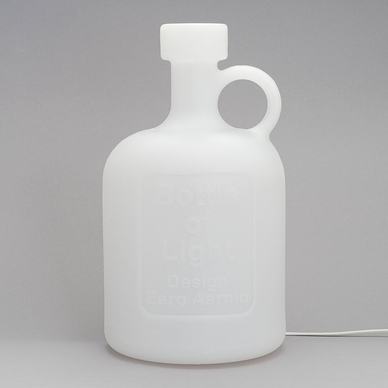 Eero Aarnio, pöytävalaisin "Bottle of Light" Melaja Oy, 2010.