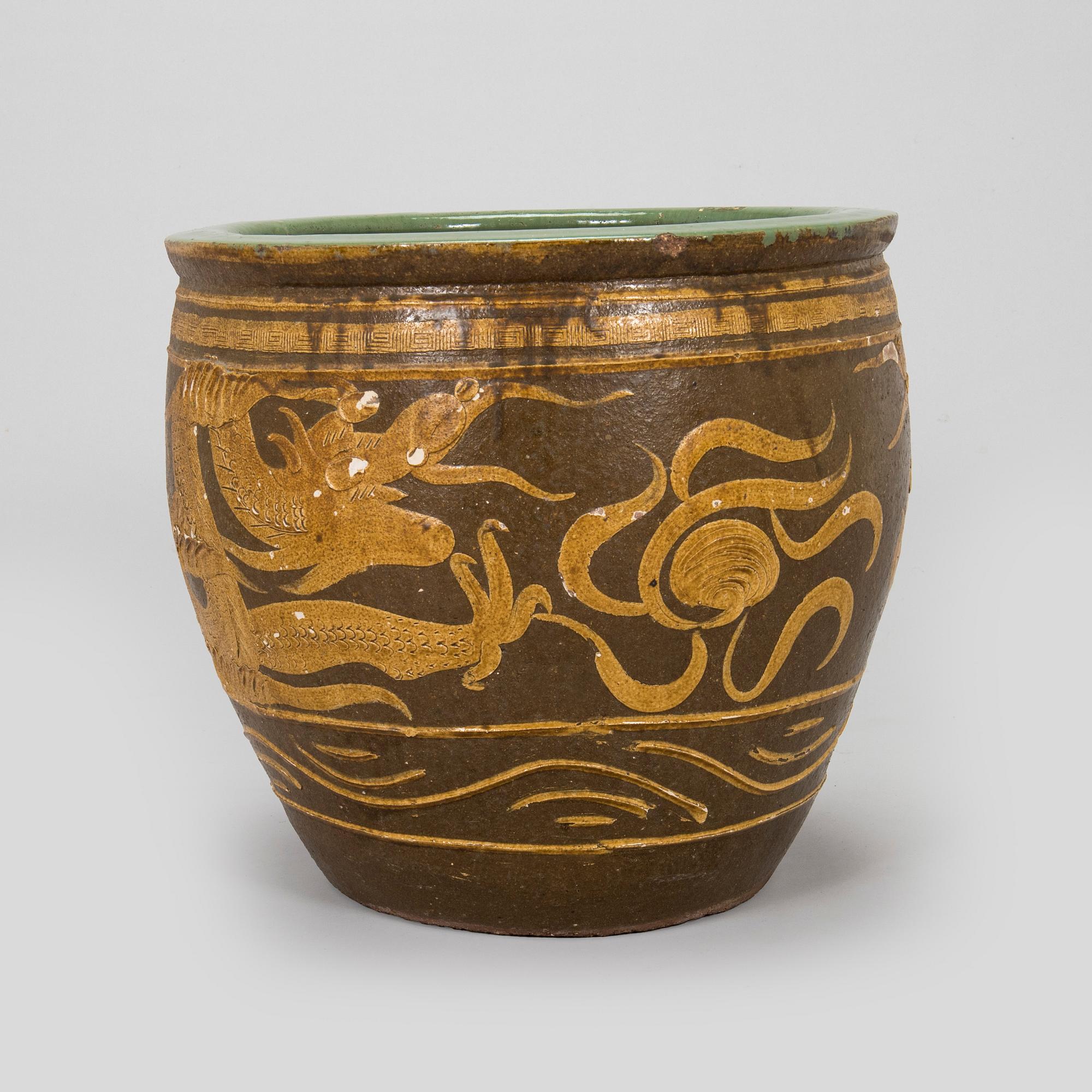 Lattiaruukku, keramiikkaa. Kiina, 1900-luku.