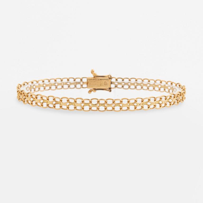 18K gold bracelet.