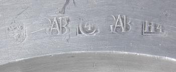 TENNFAT, 3 st, bl a 1800-tal, otydliga stämplar.
