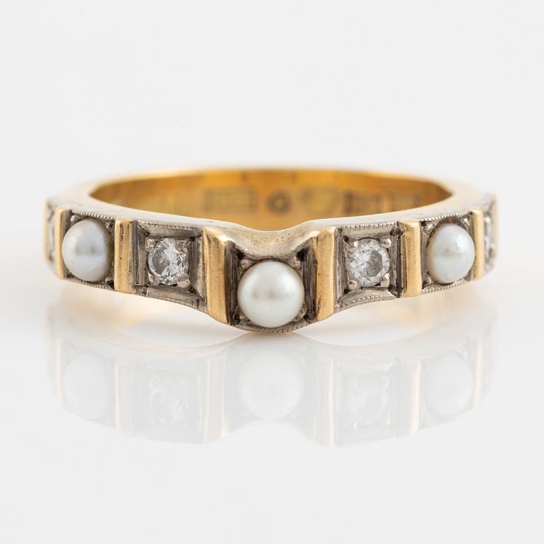 An 18K gold ring set with cultured pearls and round brilliant-cut diamonds.