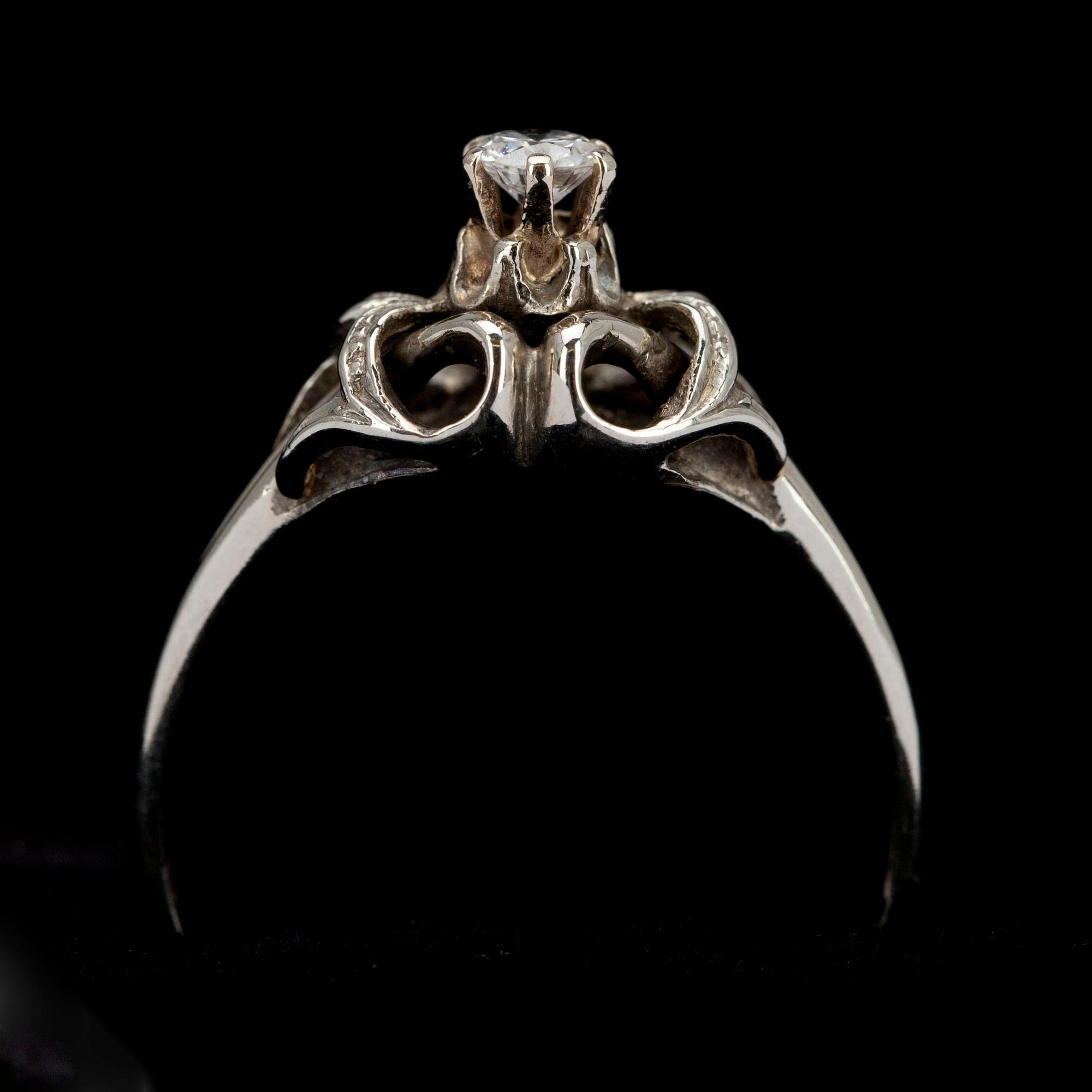 RING, vitguld 14K, briljantslipad diamant ca 0,14 ct. Vikt 3,2 g.
