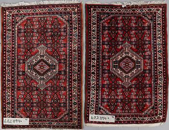 MATTOR, 2 st, orientaliska. Ca 90 x 60 samt 87 x 62 cm.