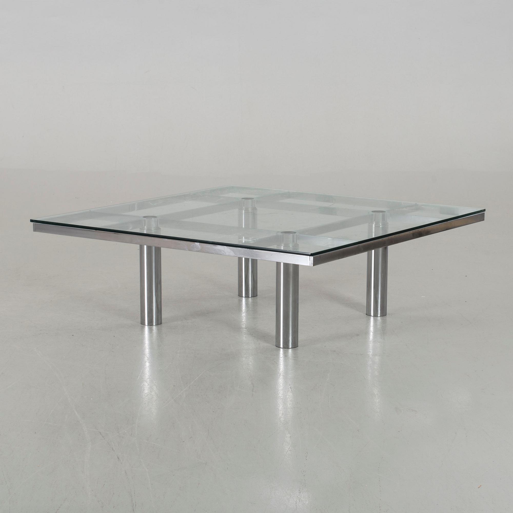 A TOBIA SCARPA GLASS TOP SOFA TABLE.