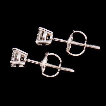 ÖRHÄNGEN, 1 par, 14 k vitguld, briljantslipade diamanter tot 0.33 ct.
