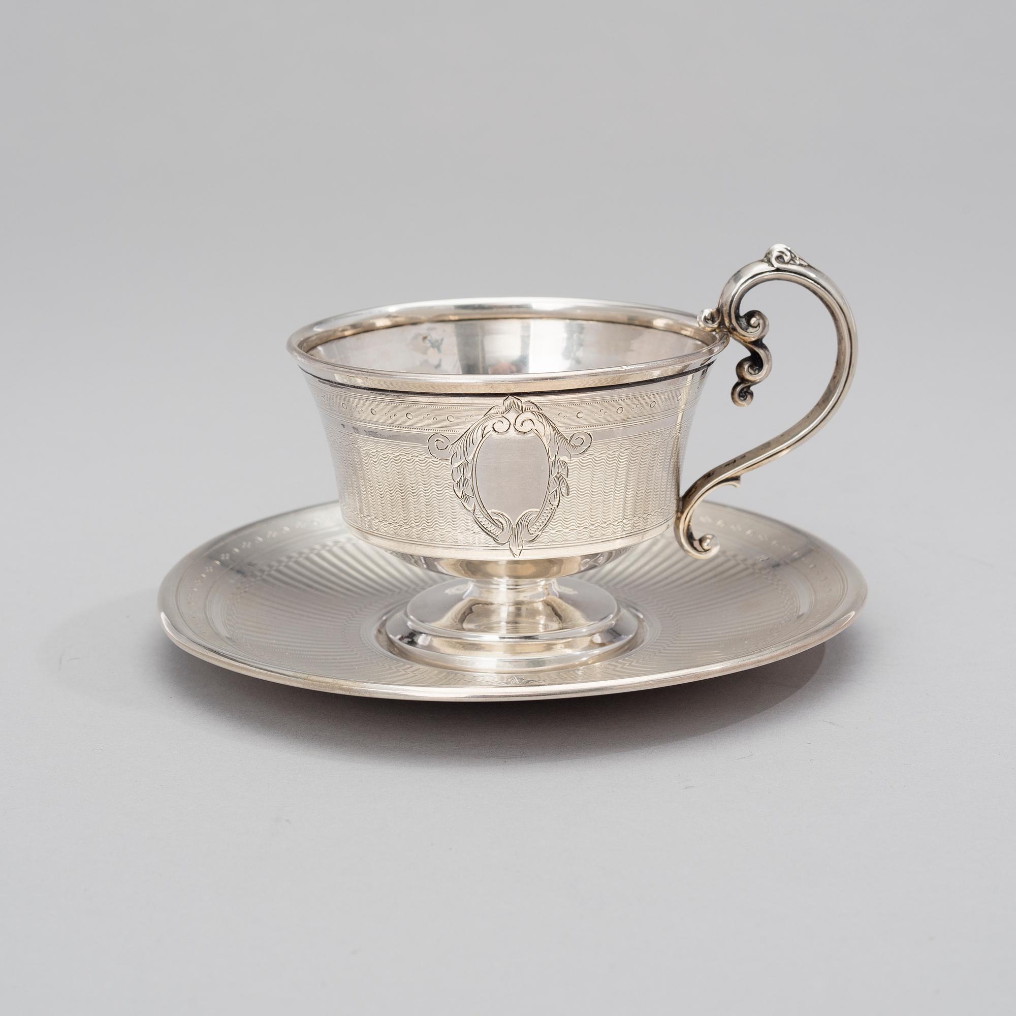 KAFFEKOPP MED FAT, silver, Claude Doutre Roussel, Paris, Frankrike. Tot vikt 138 g.