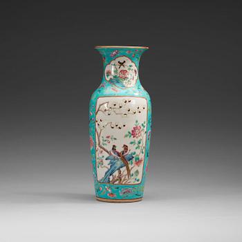 1665. A turquoise famille rose vase, late Qing dynasty (1644-1912).