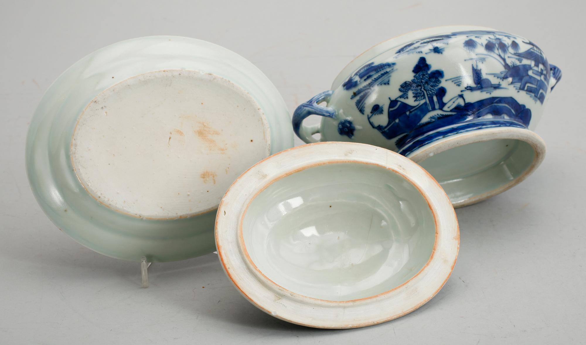 TERRIN MED LOCK OCH FAT, porslin, Kina, 1800-/1900-tal.