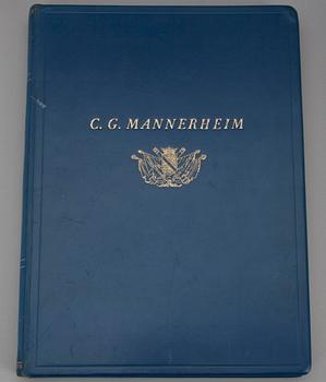 FOTOGRAFI, C.G. Mannerheim och BOK, "Mannerheim", numrerad upplaga, nr 1633, Förlagsaktiebolaget Kivi, Helsingfors 1937.