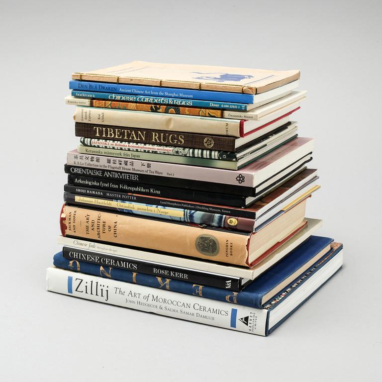 17 books and catalouges, mostly about oriental crafts, 20th century.