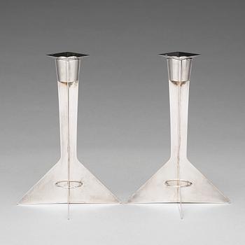 172. Hubert Hydman, a pair of sterling candlesticks, Stockholm 1988.